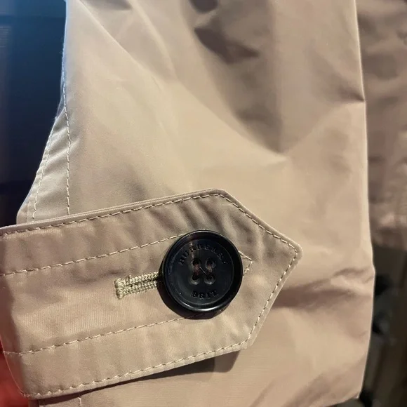 Burberry Hooded Short Showerproof Trench
Coat - Picture 12 of 16